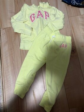 GAP Kids Yellow Sweatshirt & Joggers with Pink Logo